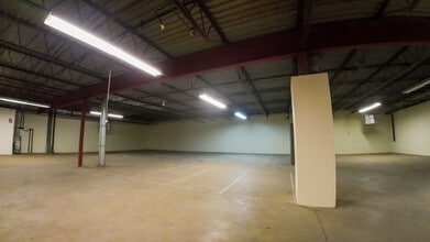 575 Lonsdale Ave, Central Falls, RI à louer Photo intérieure– Image 2 sur 16