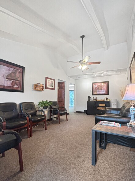 8751 E Hampden Ave, Denver, CO à vendre - Photo de l’immeuble – Image 3 sur 41