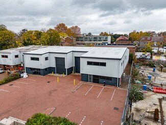 Plus de détails pour St Johns Rd, Isleworth - Industriel/Logistique à louer