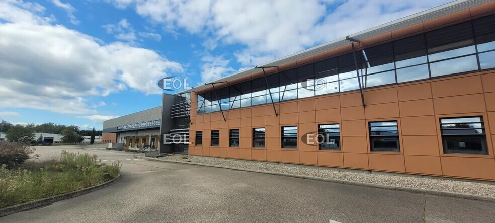 Industriel/Logistique dans Miribel à louer - Photo de l’immeuble – Image 1 sur 8