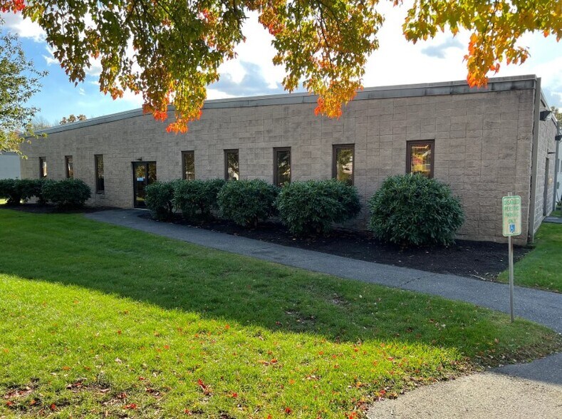 310 South St, Plainville, MA à louer - Photo de l’immeuble – Image 2 sur 13