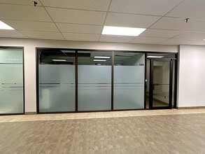 9816 Hardin St, Fort McMurray, AB à louer Photo intérieure– Image 1 sur 11