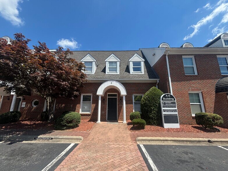 1365 Westgate Center Dr, Winston-Salem, NC à vendre - Photo de l’immeuble – Image 2 sur 14