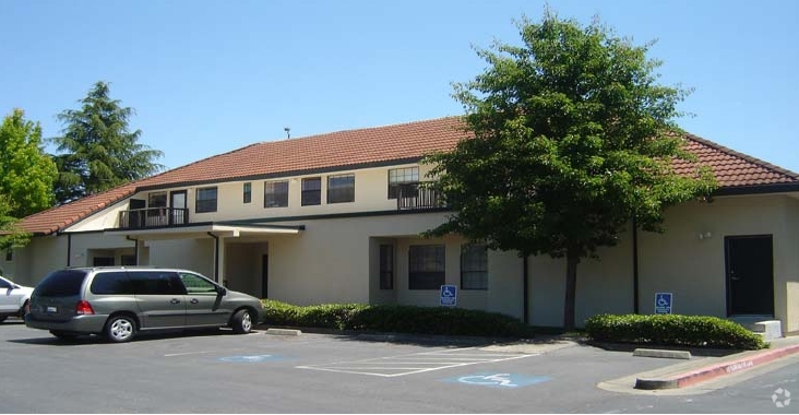 1331 Medical Center Dr, Rohnert Park, CA à louer - Photo de l’immeuble – Image 3 sur 32