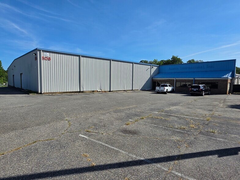 526 Woodlawn St, Belmont, NC à louer - Photo de l’immeuble – Image 1 sur 11