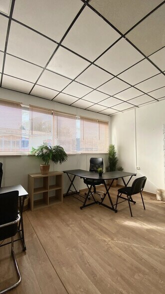 574 Avenue De L'Universite, La Valette-du-Var à louer - Photo de l’immeuble – Image 3 sur 10