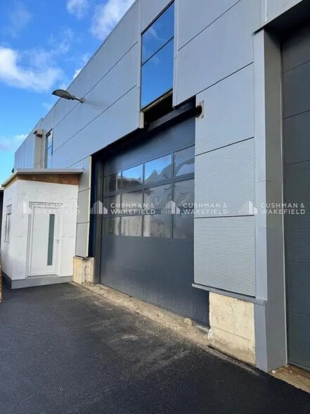 Local d’activités dans Benfeld à louer - Photo de l’immeuble – Image 3 sur 5