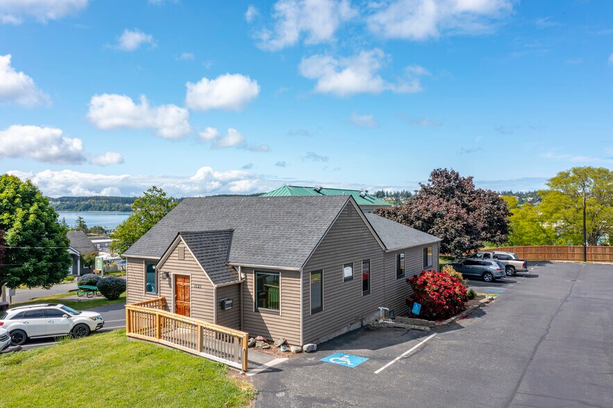1121 SE Dock St, Oak Harbor, WA à louer - Photo de l’immeuble – Image 2 sur 30
