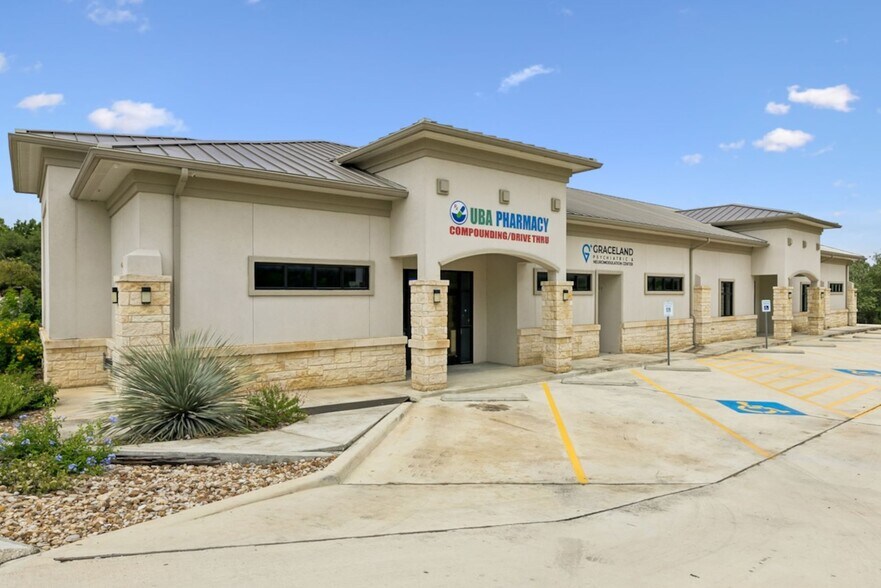 2003 Rogers Rd, San Antonio, TX à louer - Photo de l’immeuble – Image 1 sur 8