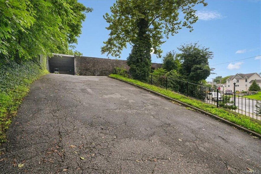 179 Lindsey Ave, Buchanan, NY à vendre - Photo de l’immeuble – Image 3 sur 7
