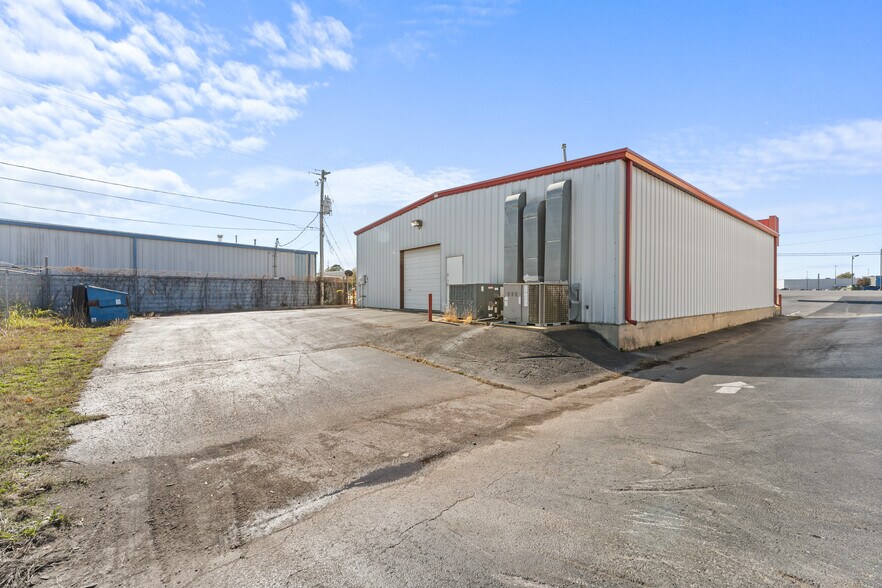 2103 S Thompson St, Springdale, AR à vendre - Photo de l’immeuble – Image 3 sur 49