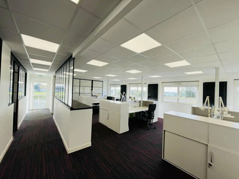 Local d’activités dans Octeville-sur-Mer à louer - Photo de l’immeuble – Image 1 sur 7