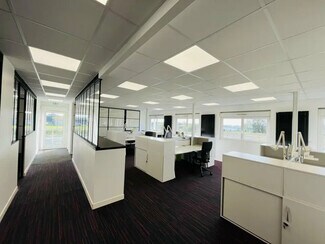 Plus de détails pour Local d'activités à louer