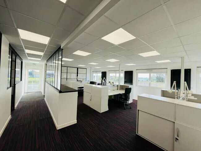 Plus de détails pour Local d'activités à louer