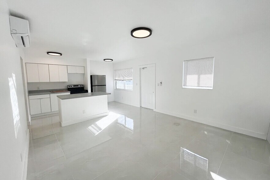 1999 N Glades Dr, Miami, FL à vendre - Photo intérieure – Image 2 sur 5