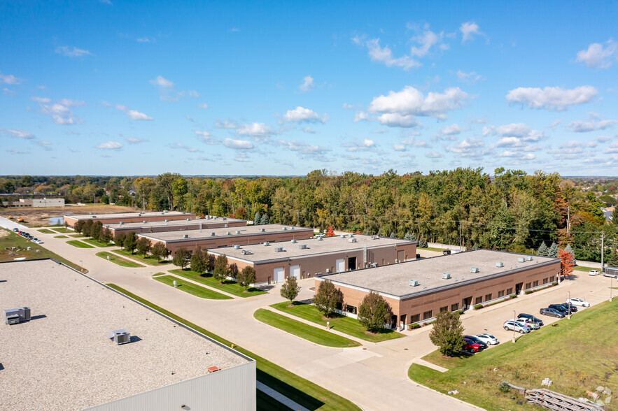16145-16185 Leone Dr, Macomb Township, MI à louer - Aérien – Image 2 sur 7