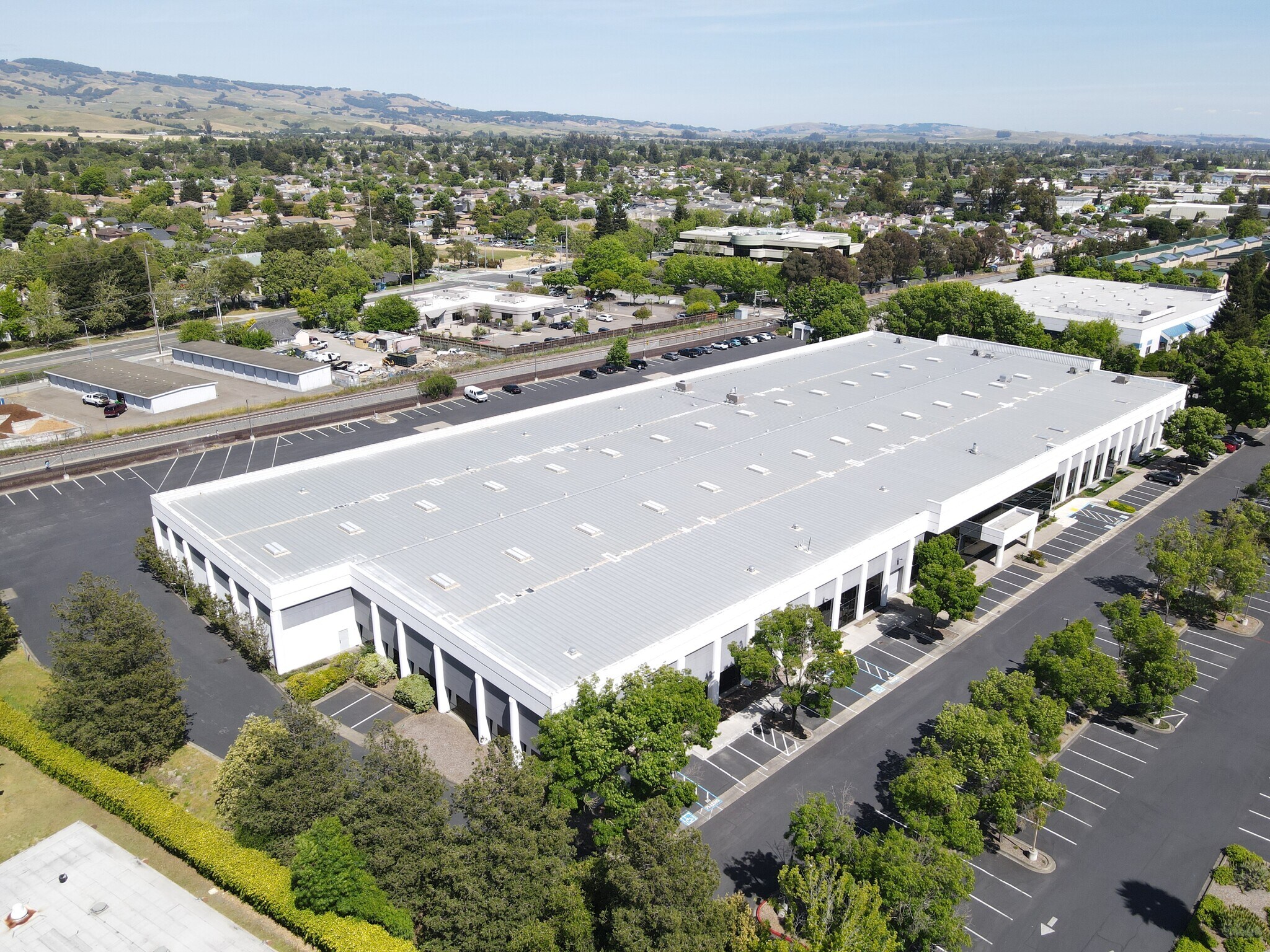 755 Southpoint Blvd, Petaluma, CA à louer Photo de l’immeuble– Image 1 sur 5