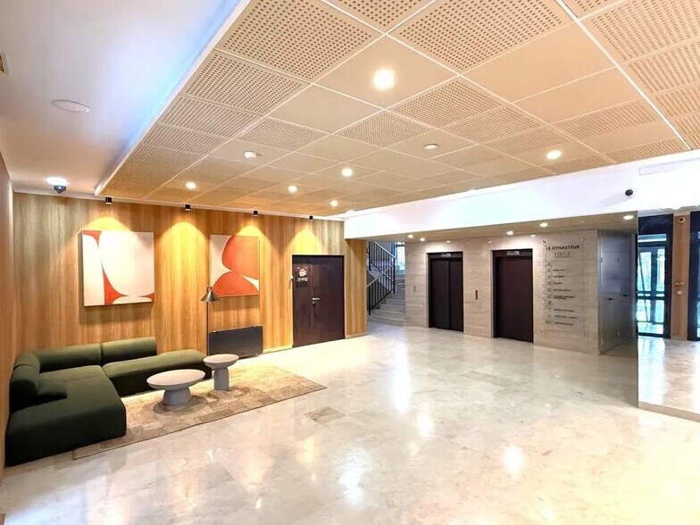Local d’activités dans Meudon à louer - Hall d’entrée – Image 2 sur 3