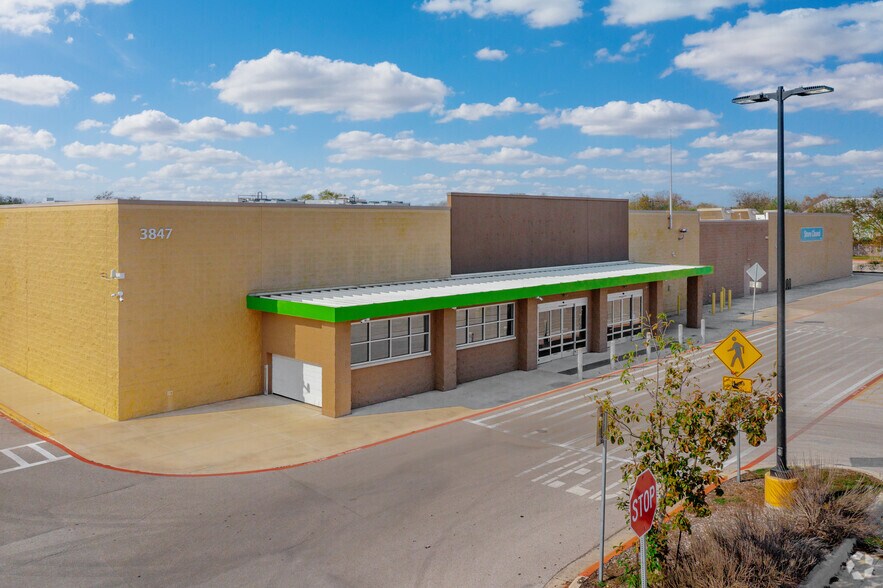 3847 Pleasanton Rd, San Antonio, TX à louer - Photo de l’immeuble – Image 1 sur 7