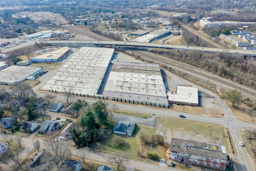1533 Buncombe Rd, Greenville, SC à louer - Photo de l’immeuble – Image 1 sur 2