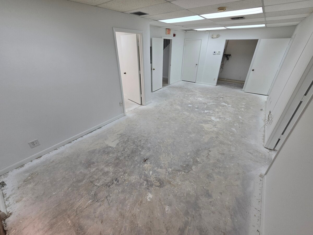 7800 W Oakland Park Blvd, Sunrise, FL 33351 - Lot 101 -  - Photo intérieure - Image 1 of 25