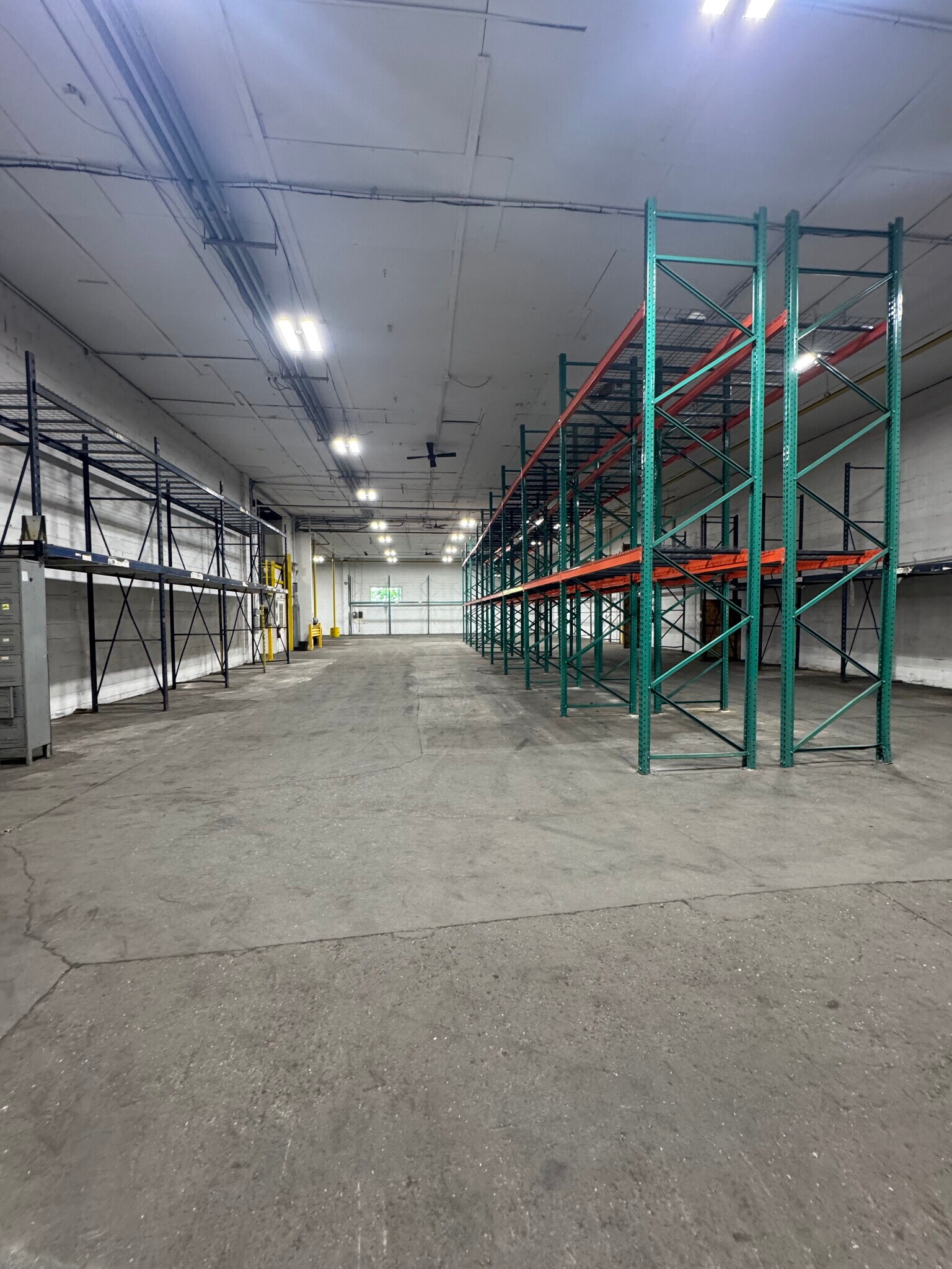 12 Wisconsin Ct, Bay Shore, NY à louer Photo de l’immeuble– Image 1 sur 13