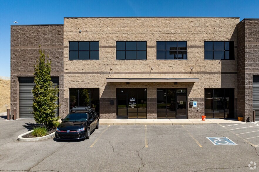 7174 S 400 W, Midvale, UT à louer - Photo de l’immeuble – Image 3 sur 4