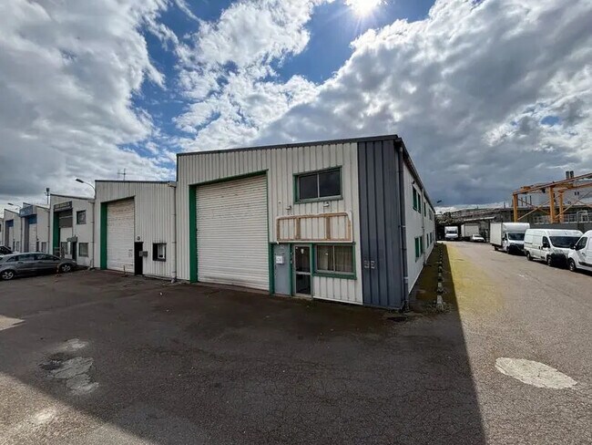 Plus de détails pour Bureau, Local d'activités à louer