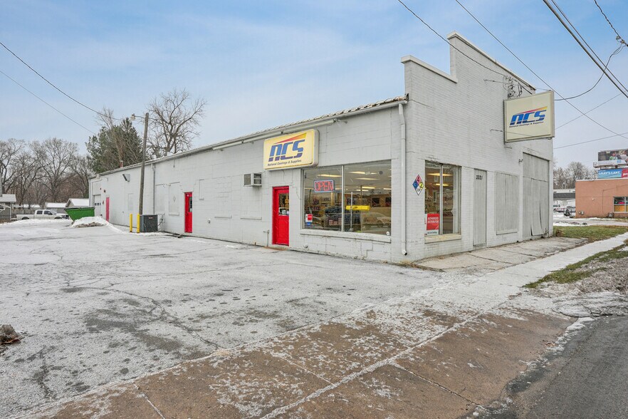 3321 E 14th St, Des Moines, IA à vendre - Photo de l’immeuble – Image 2 sur 13