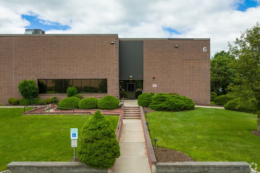 6 Frassetto Way, Lincoln Park, NJ à louer - Photo de l’immeuble – Image 2 sur 5