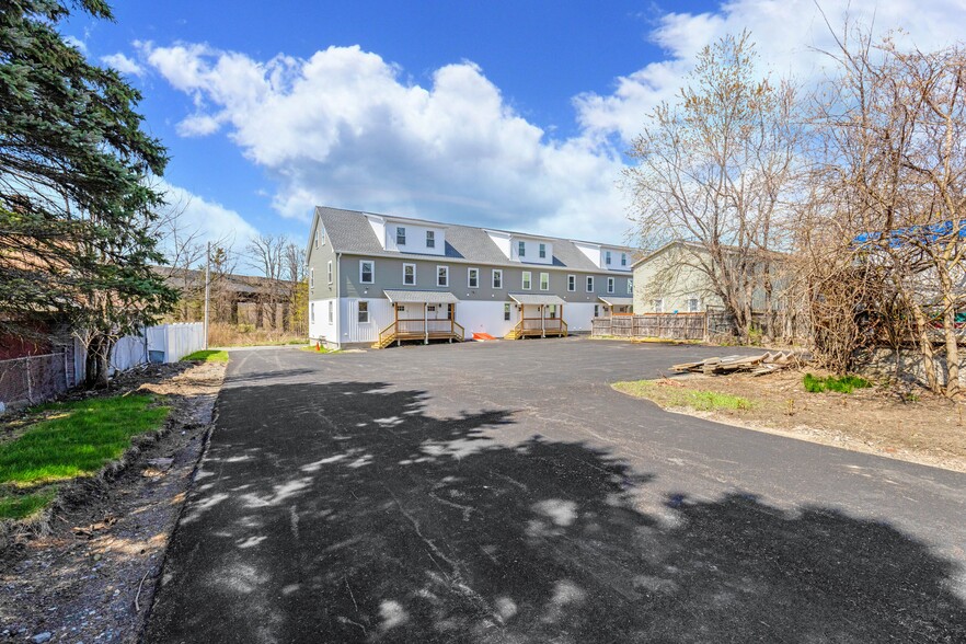 38-52 Front St, Chicopee, MA à vendre - Photo de l’immeuble – Image 2 sur 13