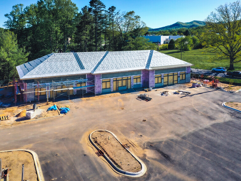 1874 Brevard Rd, Arden, NC à louer - Photo principale – Image 1 sur 13