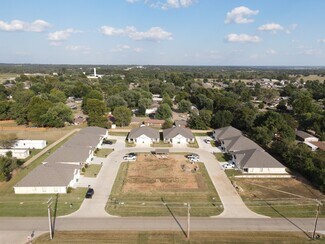 Plus de détails pour 1010 Lovers Lane ln, Perkins, OK - Logement à vendre