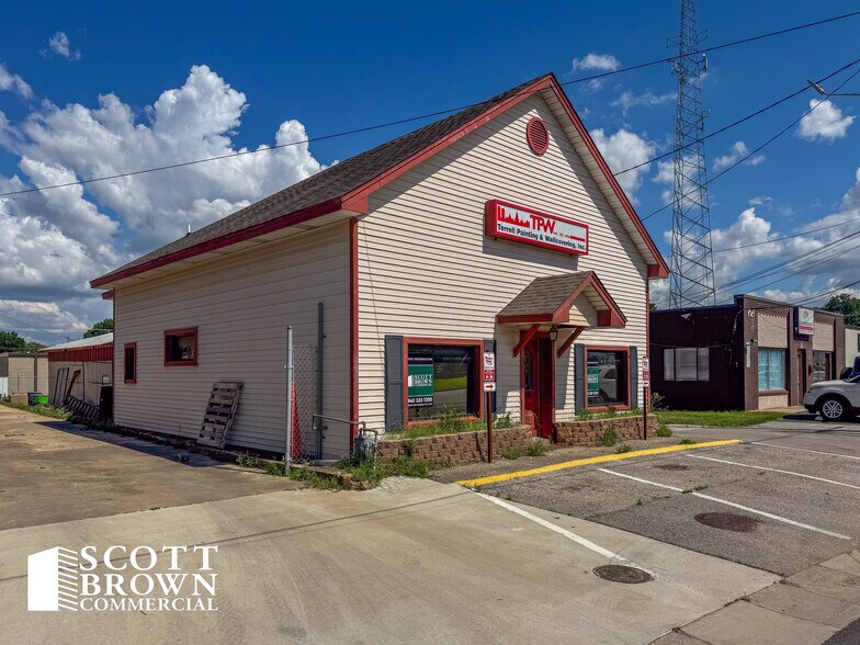 711 S Elm St, Denton, TX à louer - Photo de l’immeuble – Image 1 sur 13