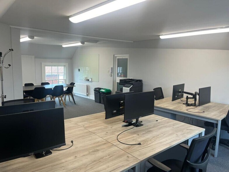 19-23 High St, Pinner à louer - Photo de l’immeuble – Image 3 sur 10