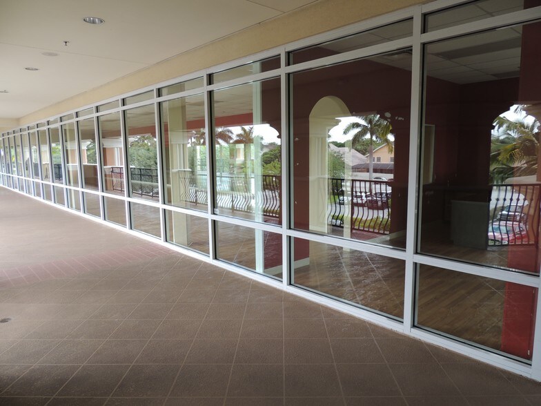 SW 137th Ave, Kendall, FL à louer - Photo de l’immeuble – Image 3 sur 16