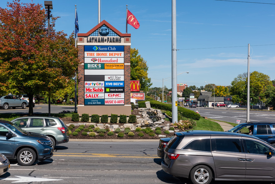 579-1122 Troy Schenectady Rd, Latham, NY à louer - Photo de l’immeuble – Image 2 sur 6