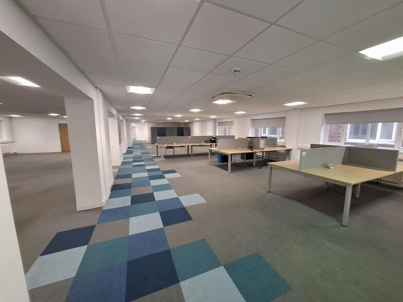 84A-92 London Rd, Manchester à louer - Photo de l’immeuble – Image 2 sur 4