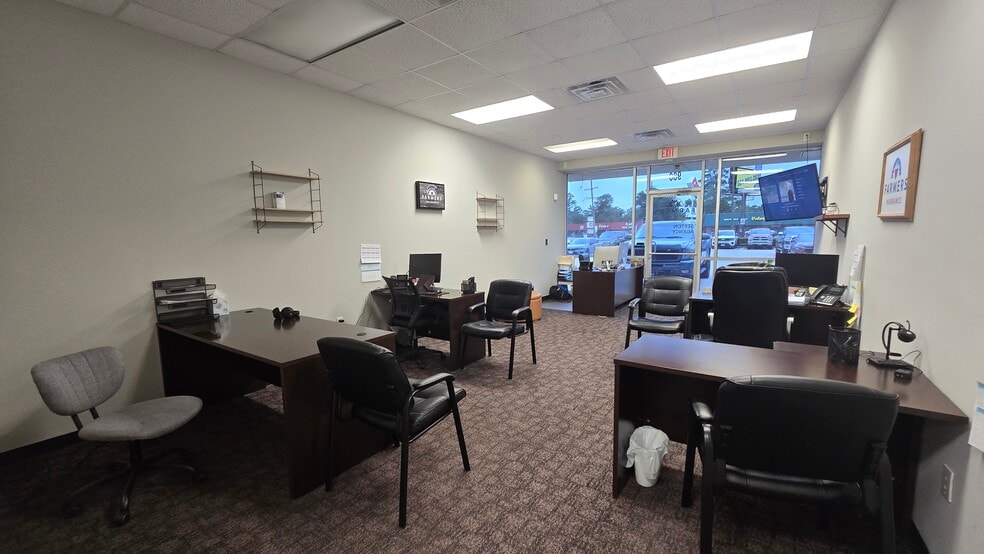 980-1000 N Main St, Vidor, TX à louer - Photo intérieure – Image 3 sur 3