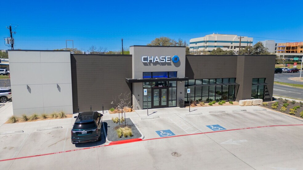 7545 Burnet Rd, Austin, TX à vendre - Photo de l’immeuble – Image 1 sur 8