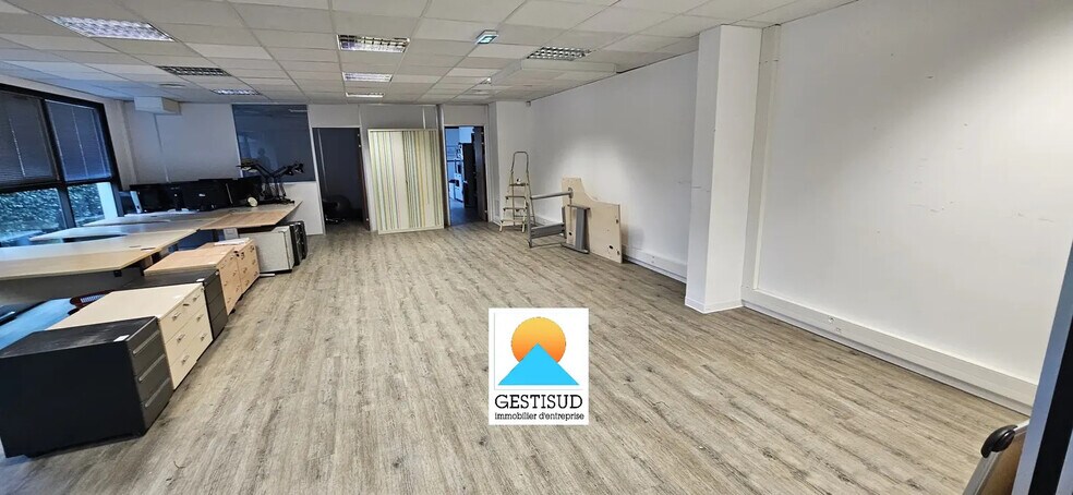 Bureau dans Gémenos à louer - Photo de l’immeuble – Image 2 sur 3