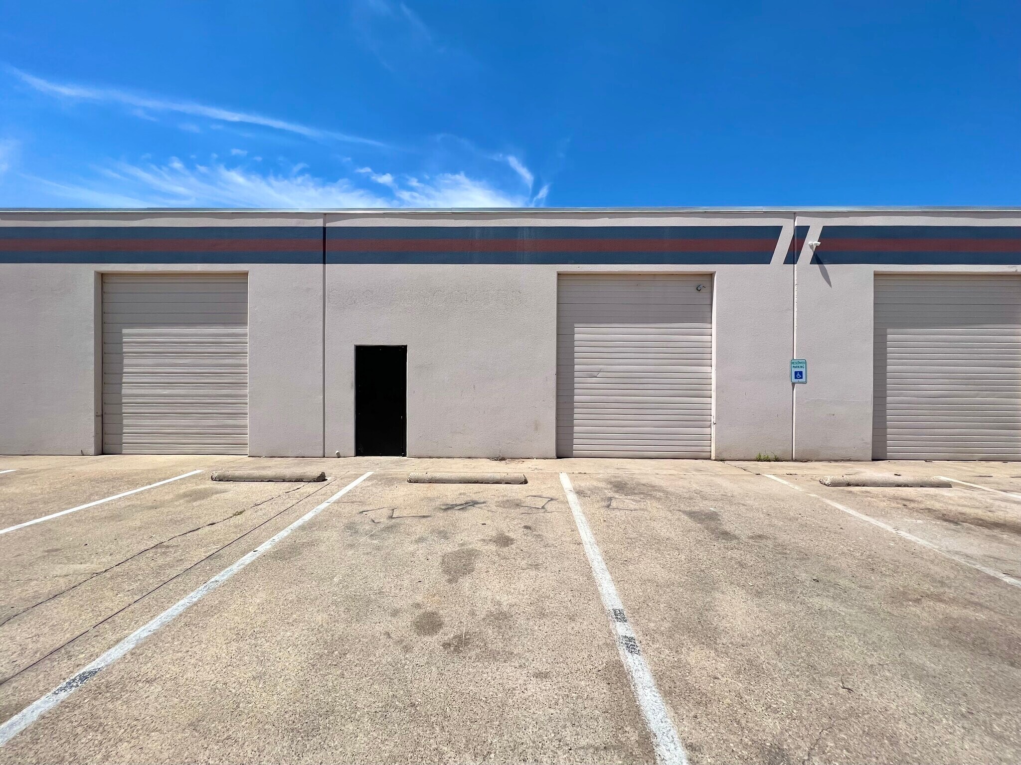 2516 Minnis Dr, Haltom City, TX à louer Photo principale– Image 1 sur 10