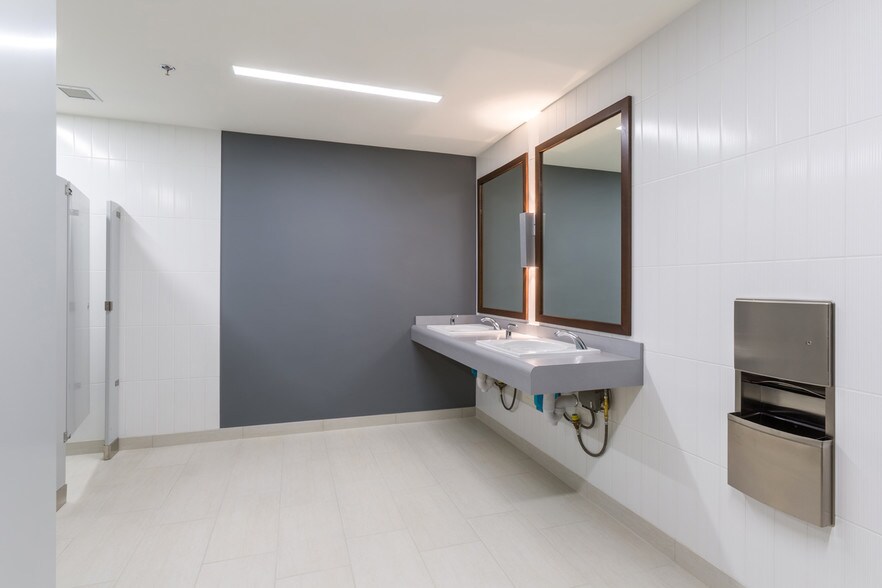 7005 Fairmount Dr SE, Calgary, AB à louer - Photo intérieure – Image 3 sur 58