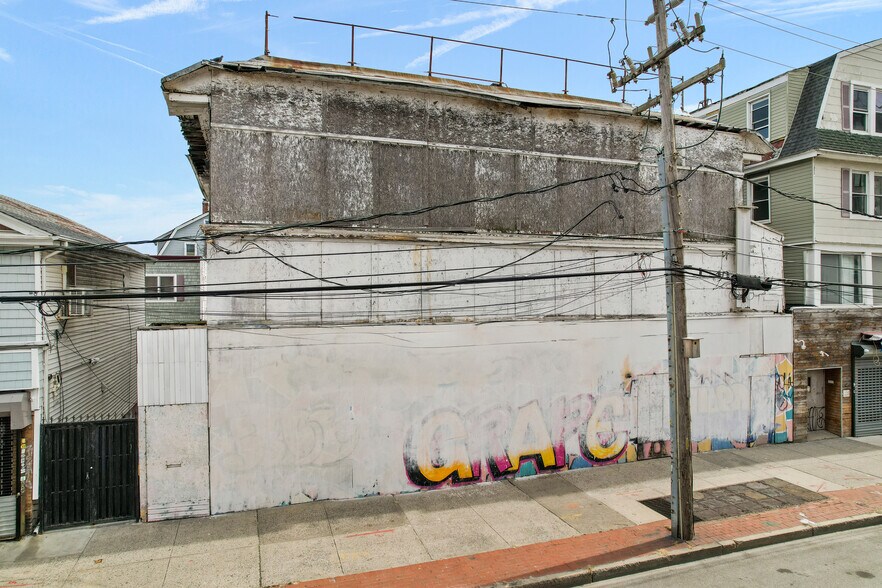 166 Beach 116th, Rockaway Park, NY à vendre - Photo de l’immeuble – Image 3 sur 10