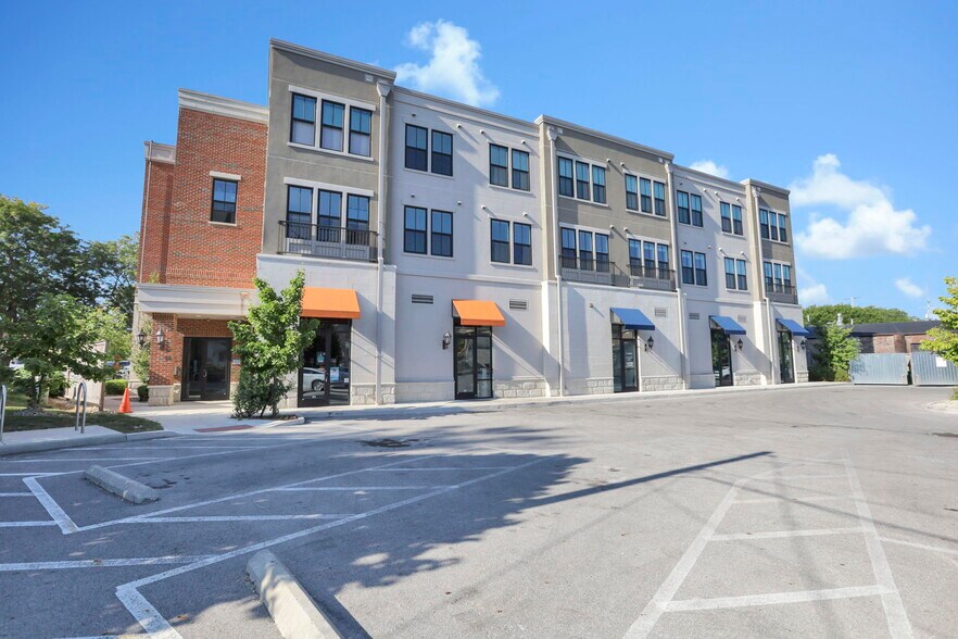 18-26 & 29-33 W Waterloo St portefeuille de 2 biens à vendre sur LoopNet.fr - Photo de l’immeuble – Image 3 sur 40