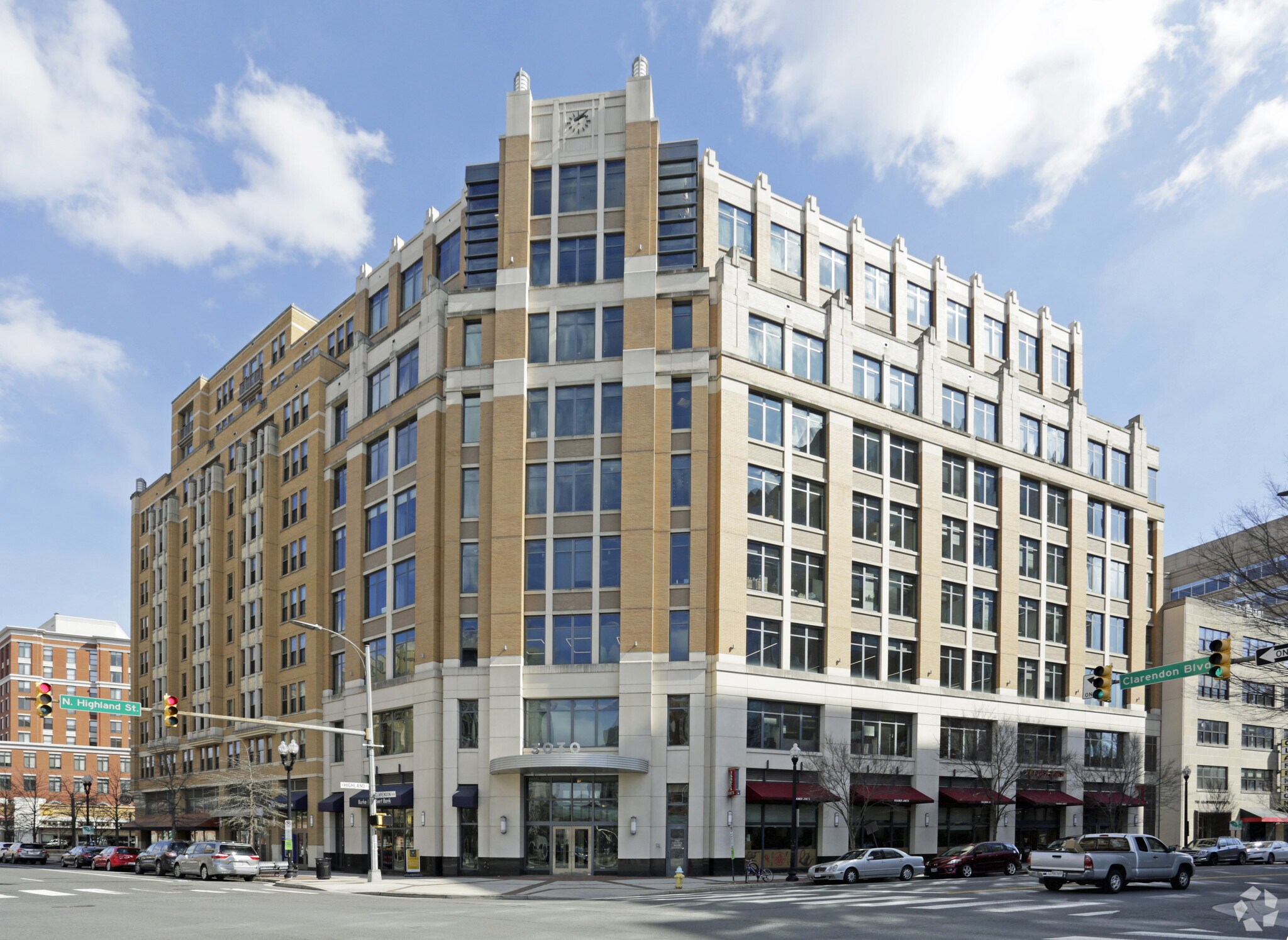 3030 Clarendon Blvd, Arlington, VA à louer Photo principale– Image 1 sur 11