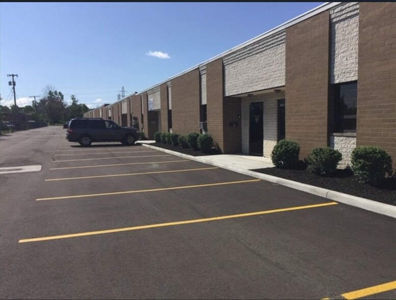 7471 Tyler Blvd, Mentor, OH à louer - Photo de l’immeuble – Image 2 sur 7