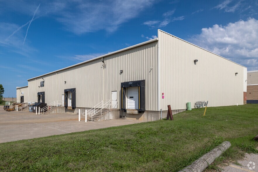 9809 E Orme St, Wichita, KS à louer - Photo de l’immeuble – Image 2 sur 7