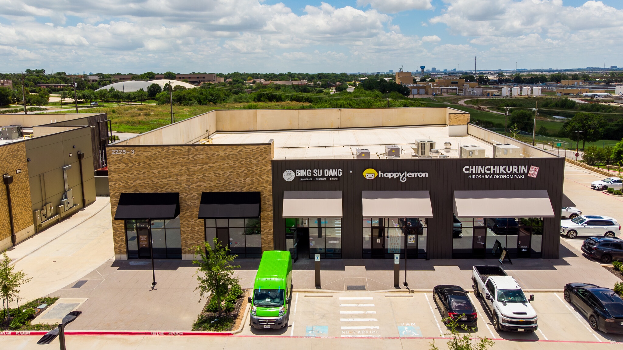 2225 Old Denton Rd, Carrollton, TX à louer Photo de l’immeuble– Image 1 sur 4