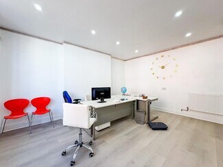 Plus de détails pour 71A Bethcar St, Ebbw Vale - Bureau à louer